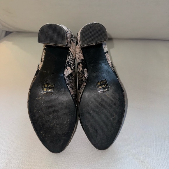 Neiman Marcus Bucasia Floral Brocade Ankle Boot | Color: Black, Gold | Size: 10 - Picture 12 of 14